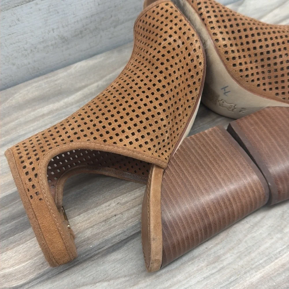 Tory Burch great please